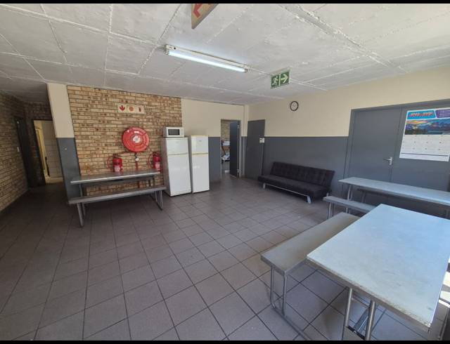 1,659M² WAREHOUSE TO LET IN LONGMEADOW